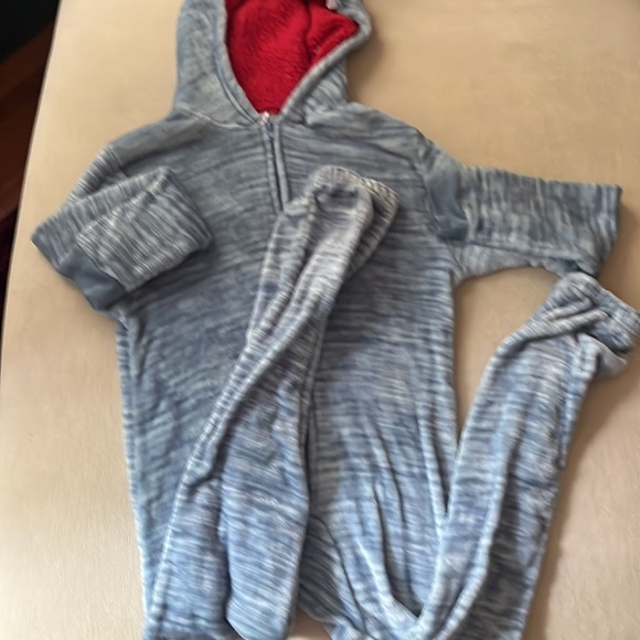 3/25$ Super soft and cozy unisex shark onesie/pyjamas - Picture 3 of 5